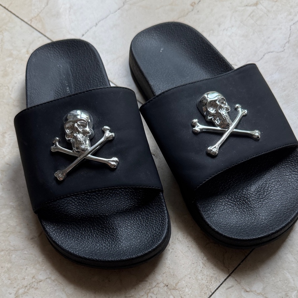Black Skull Slide Sandals